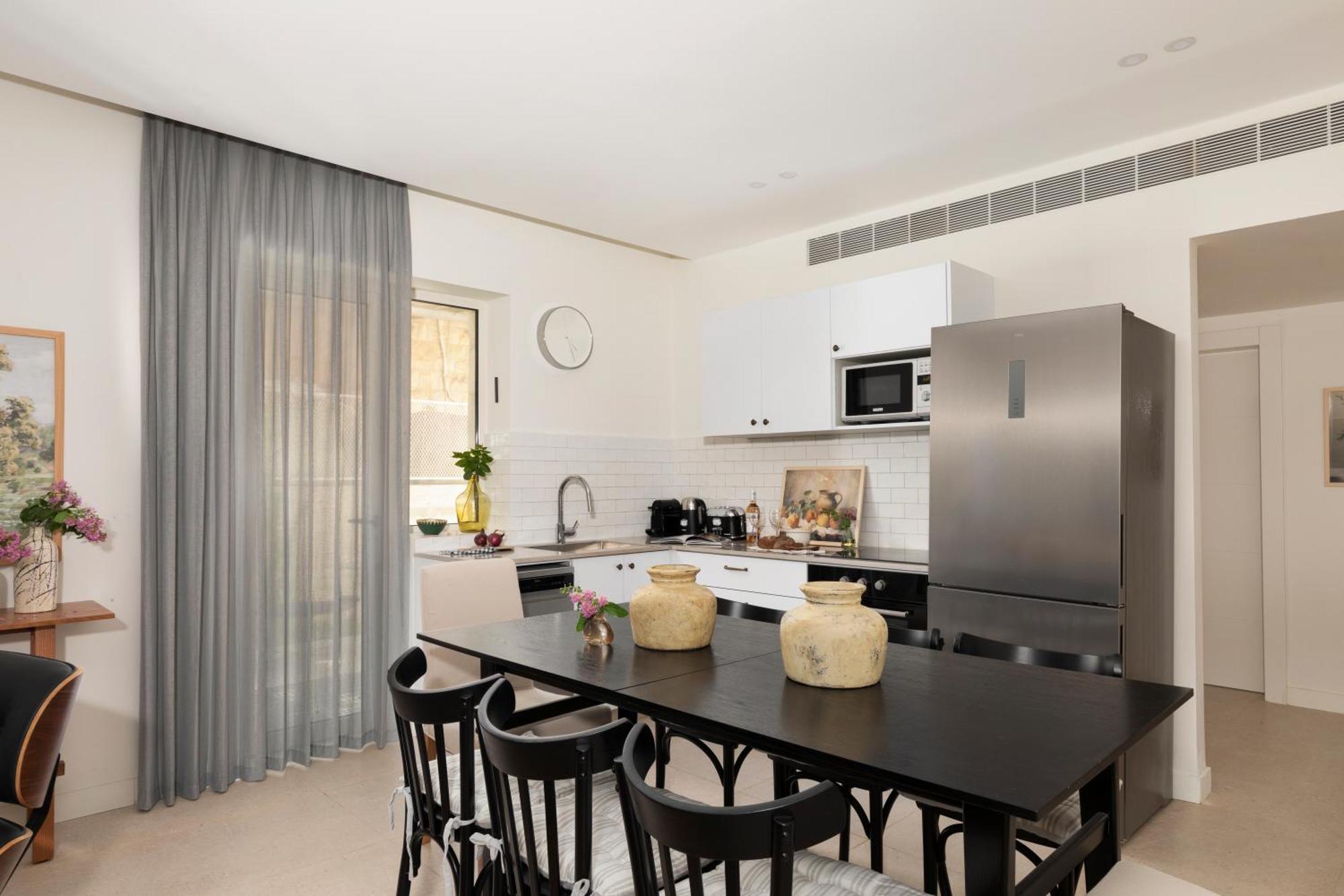 The J - Luxury Apartments By Localz Jerusalem Exterior photo