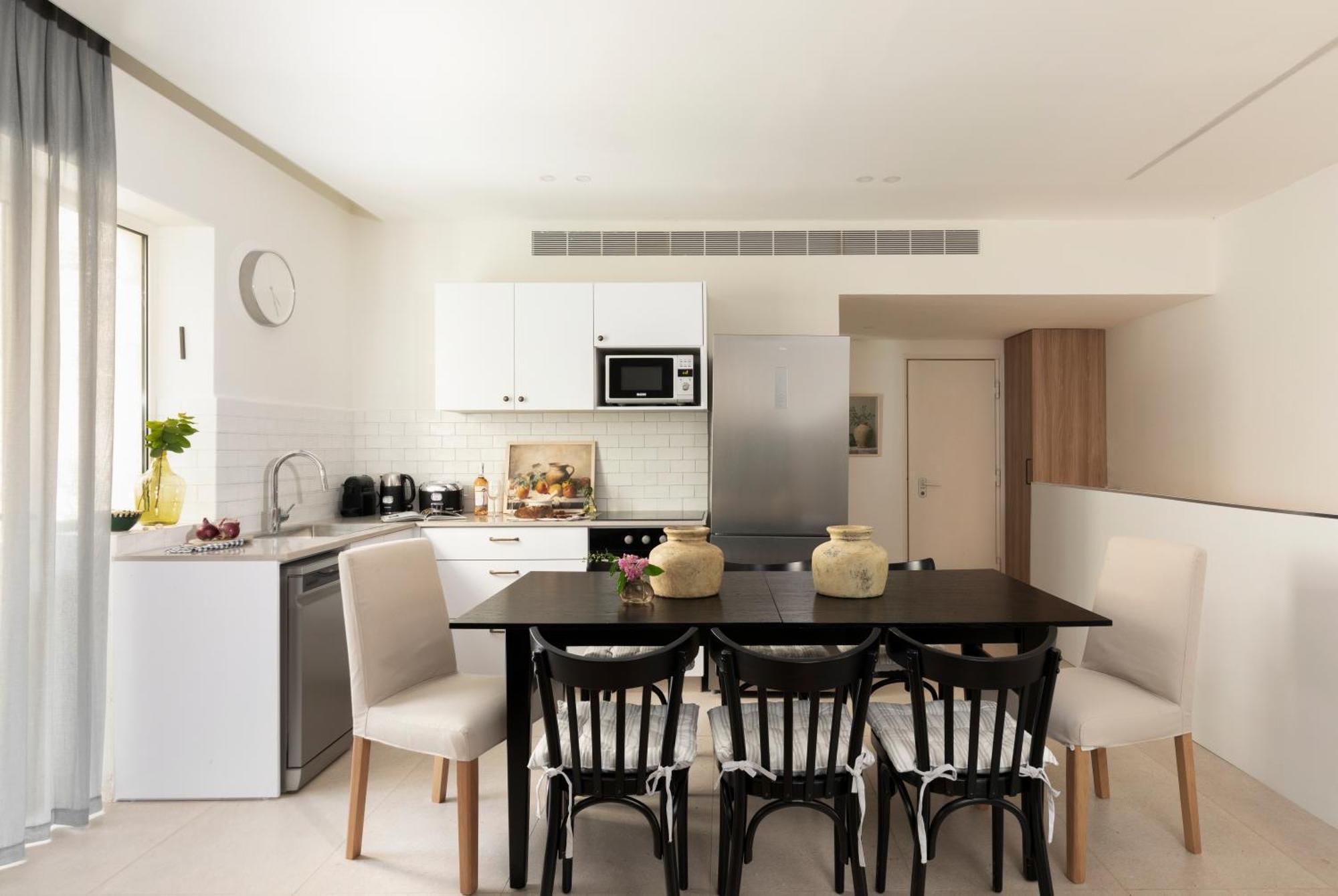 The J - Luxury Apartments By Localz Jerusalem Exterior photo