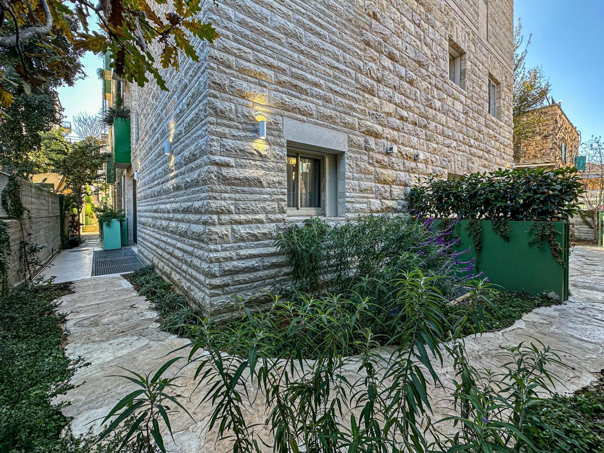 The J - Luxury Apartments By Localz Jerusalem Exterior photo